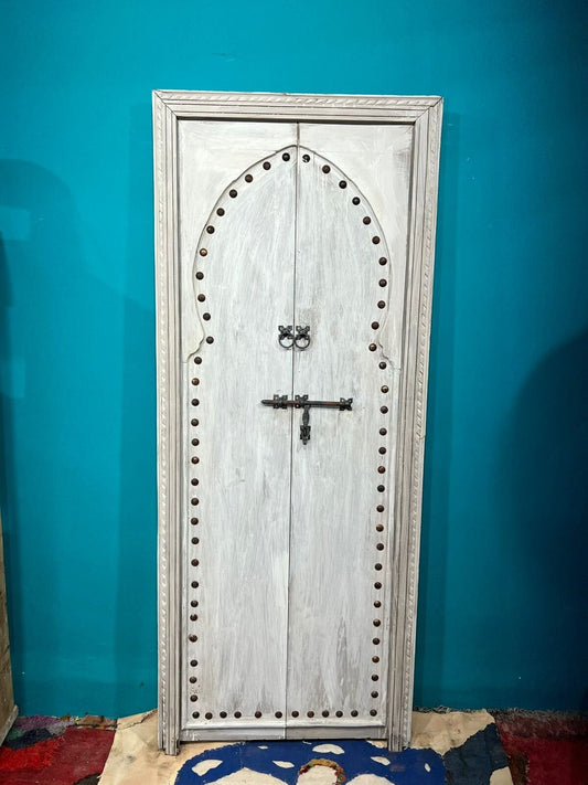 Historical Morrish Artwork Morocan Entryway White Door with Carved Handle Locker Rustic Wood Mediterranean Berber Front Double Door for Sale