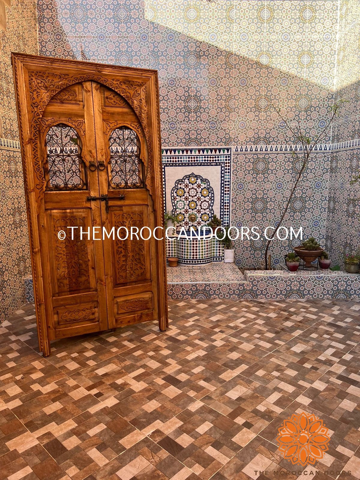 Traditional Geometric Carved Large Moroccan Double Panel Wooden Indoor Outdoor Moroccan Wooden Door With Iron Window Fer forgé Architectural