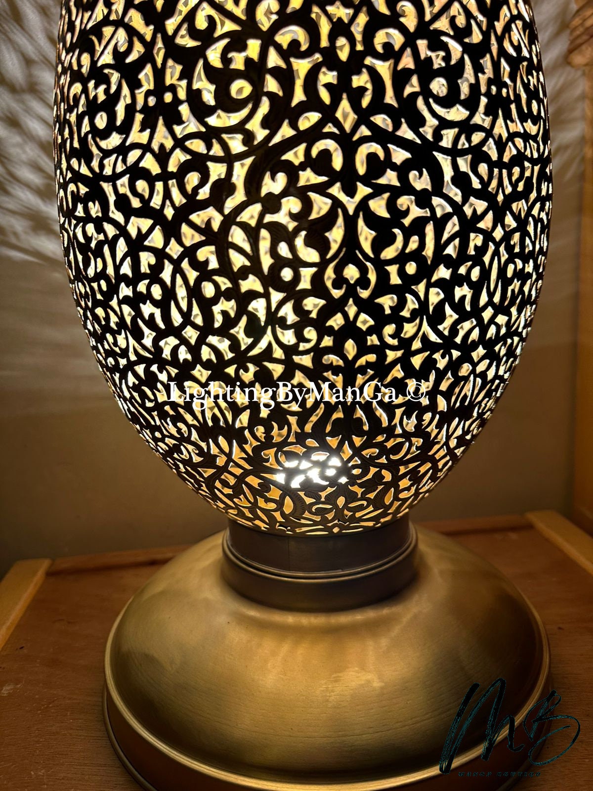 Lampe de table marocaine, lampe en laiton faite à la main de style lampe moderne, lampe de bureau en laiton.