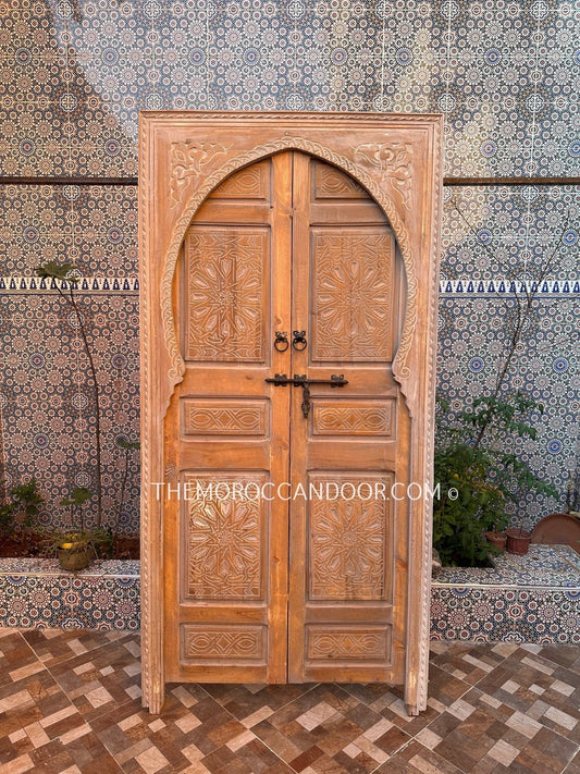 Hand-Carved White Degradé Door - Elegance and Moroccan Craftsmanship, Bring the Magic of Morocco to Your Home with a Custom Carved Door