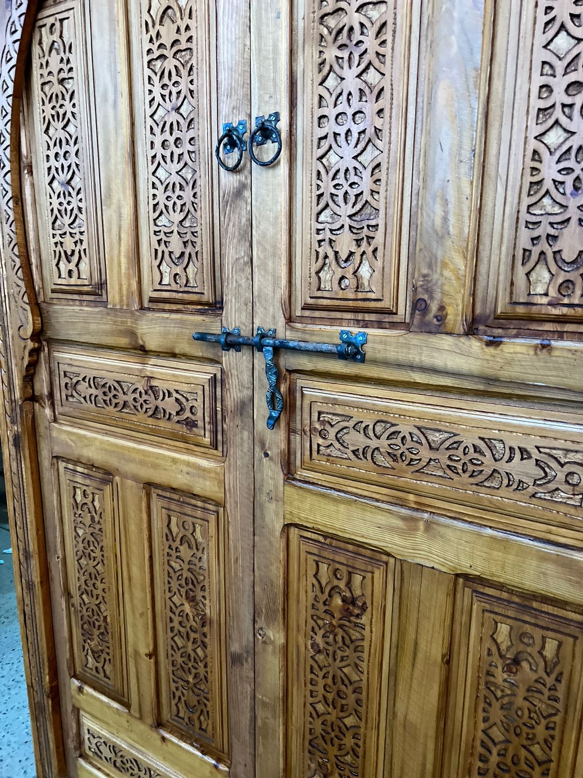 Beautiful Traditionnel Moroccan Carved Wood Door, With an illustration of Mooring Model, Reclaimed door, Entrance Door .