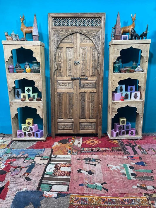 Porte marocaine intérieure traditionnelle Porte en bois sculptée, avec un modèle d’illustration amarré , Wall décor , antique carve doors