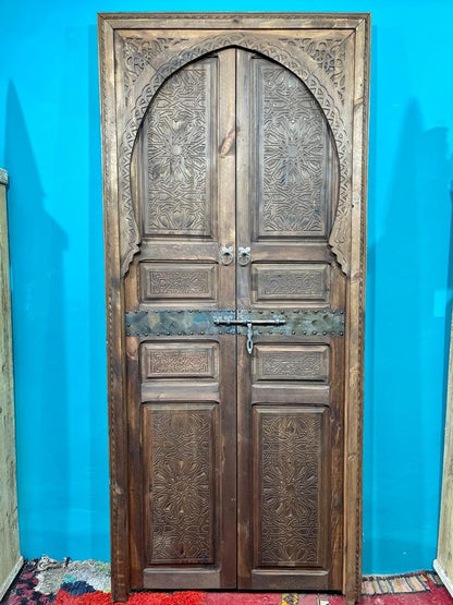 Bring A Touch Of Moroccan Culture To Your Home With This Handcrafted Moroccan Door Made Of Superior Wood For A Warm And Authentic Interior.