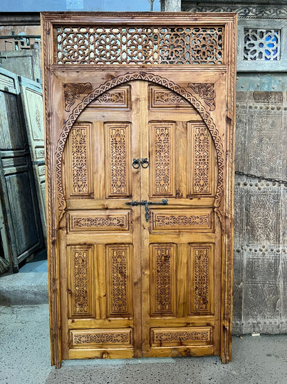 Beautiful Traditionnel Moroccan Carved Wood Door, With an illustration of Mooring Model, Reclaimed door, Entrance Door .