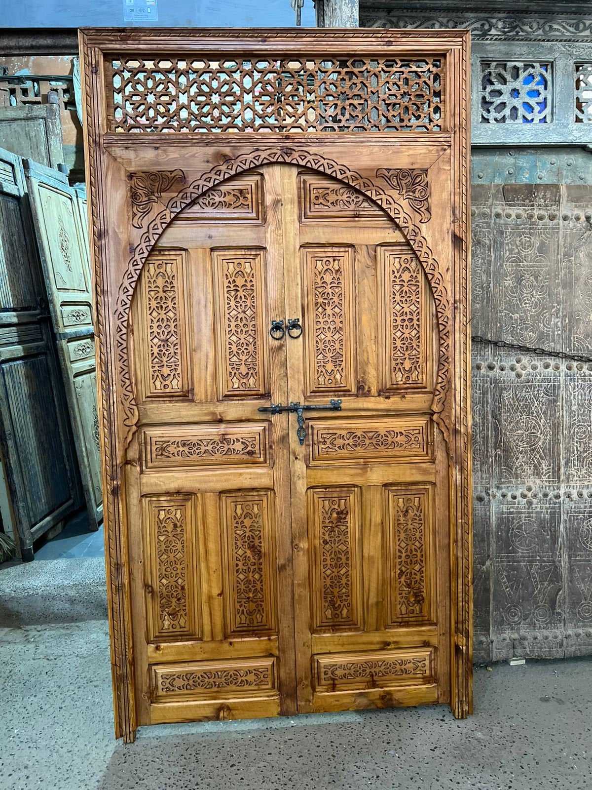 Beautiful Traditionnel Moroccan Carved Wood Door, With an illustration of Mooring Model, Reclaimed door, Entrance Door .